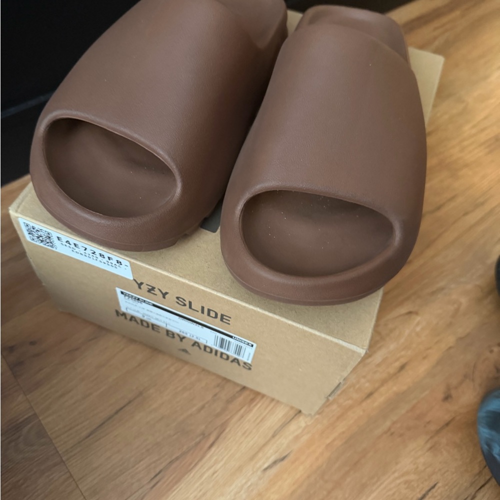 Yeezy Brown Slide Slippers